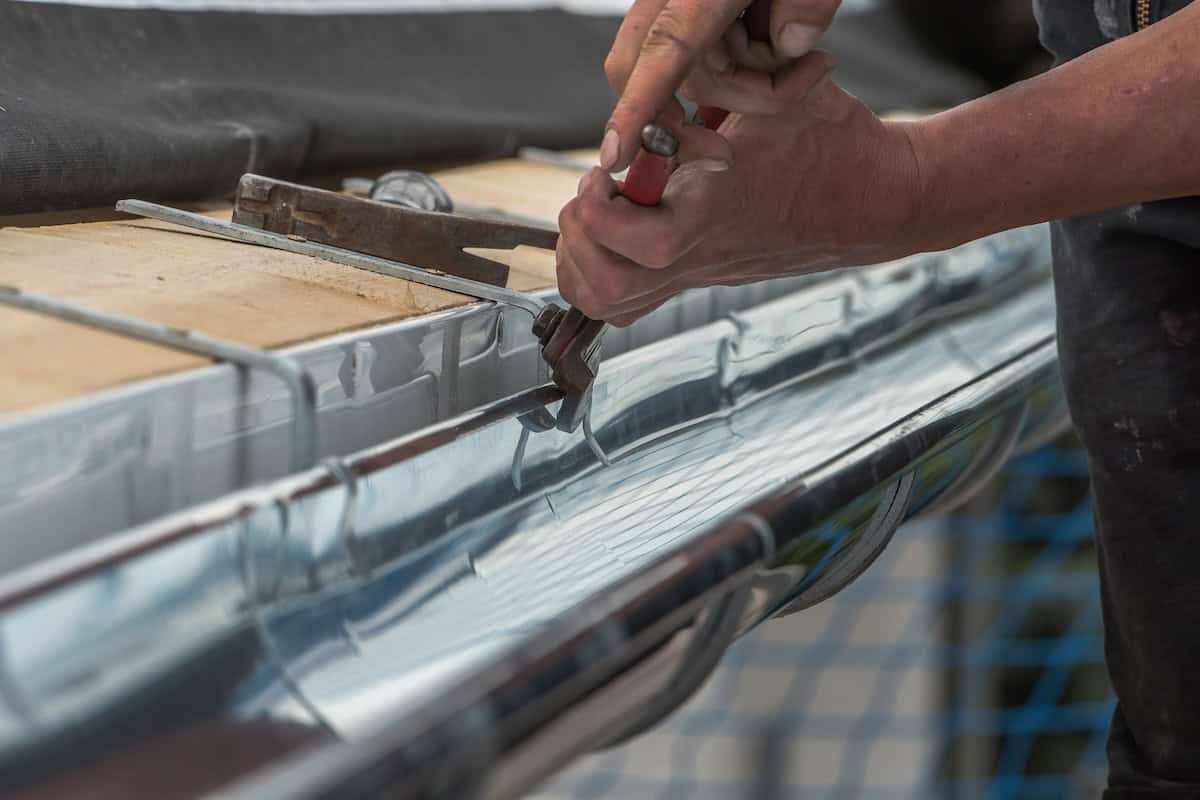 installing gutters