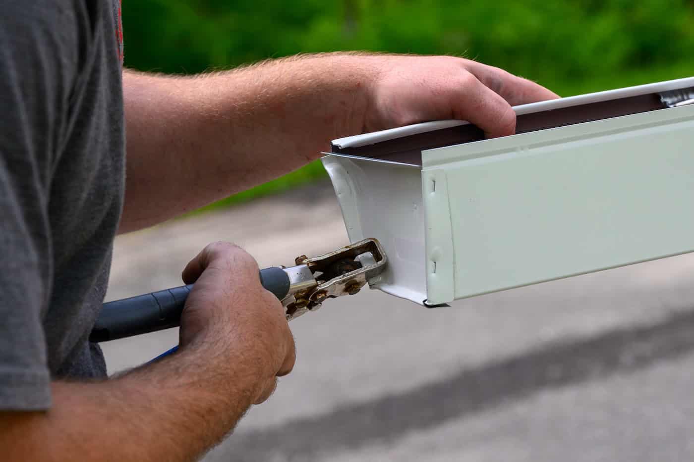 tech installing gutter