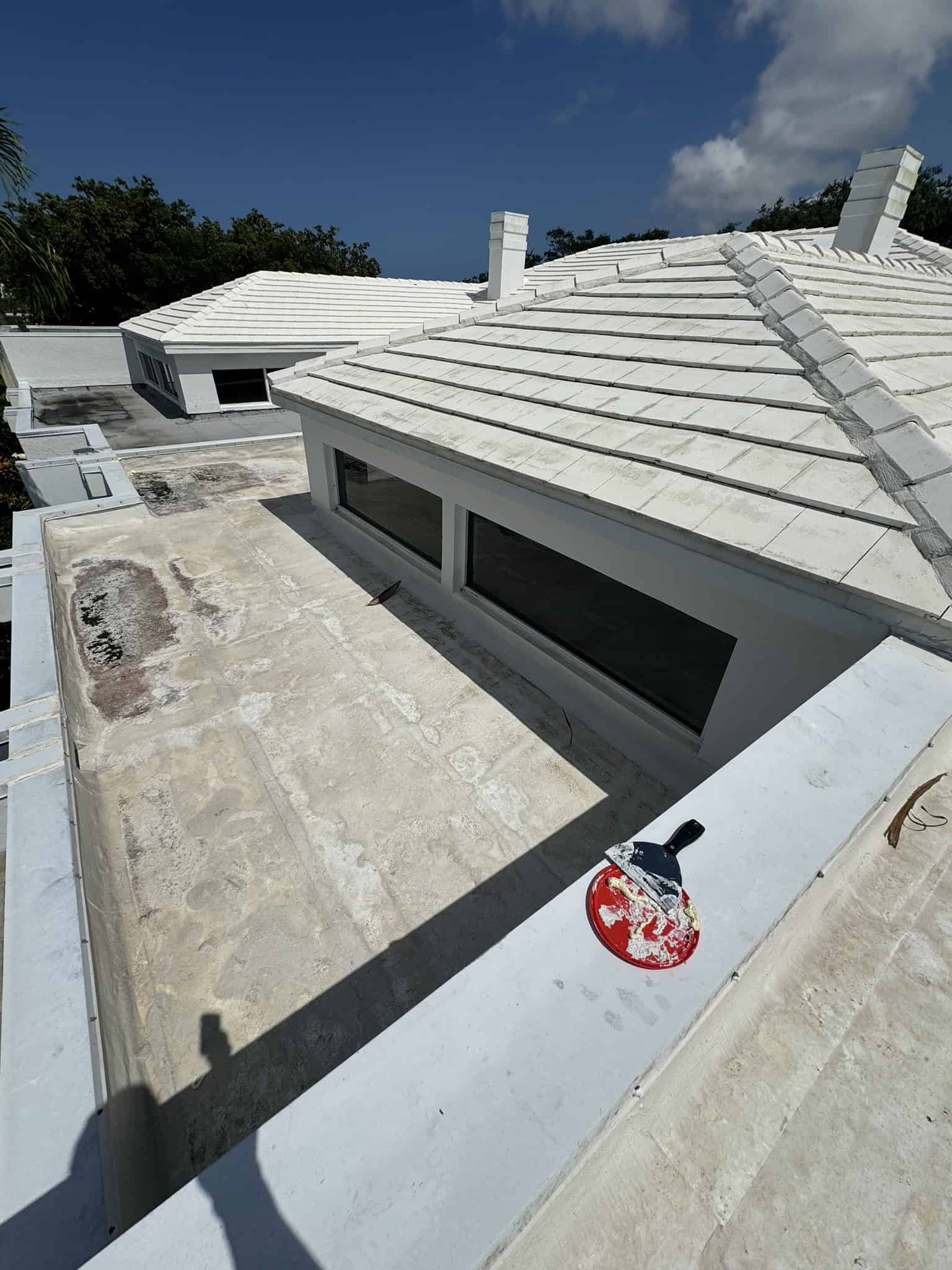 item_ce4a4c43-ee38-4998-b197-e38351668d69 (1) roofer installing new gutters